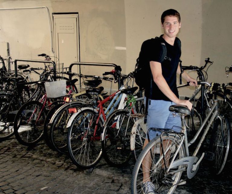 Developing Intercultural Sensitivityin Study Abroad Programs