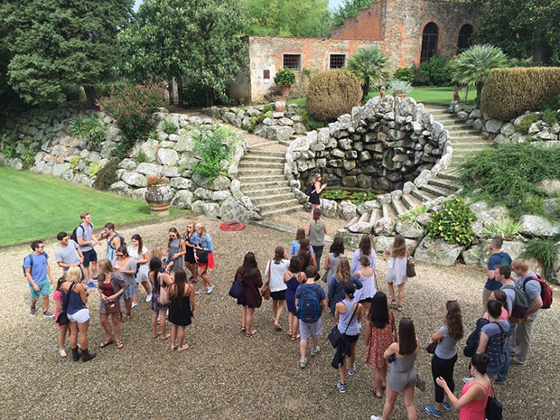 Rites of Passage to Adulthood and Global Citizenship. Transitions and Liminalities